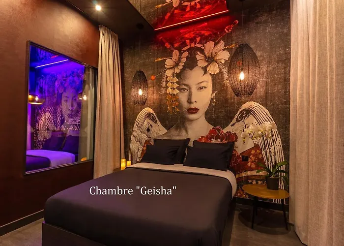 Love Hotel Avec Nuit Insolite Au Dandy Et Jacuzzi Privatise (Adults Only) Paris